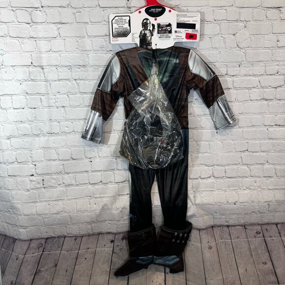 Star Wars Mandalorian Boy's Halloween Costume - Picture 3 of 5